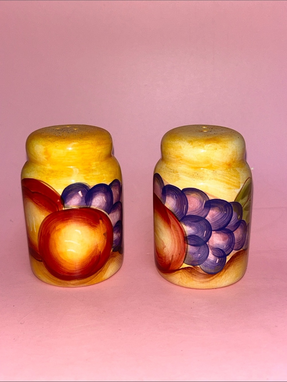 🔥🔥Vtg hand painted Fruit Porcelain Salt and pepper shakers Casa Elite Italian